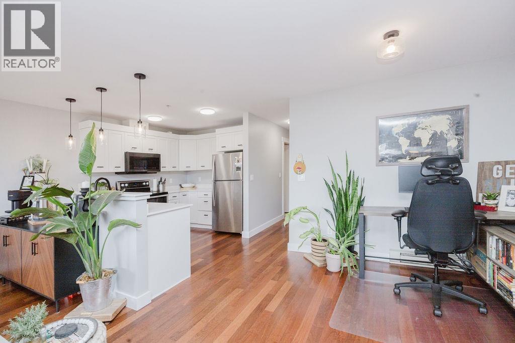 105 414 GOWER POINT ROAD, Gibsons