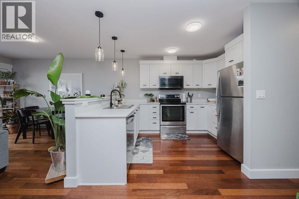 105 414 GOWER POINT ROAD, Gibsons