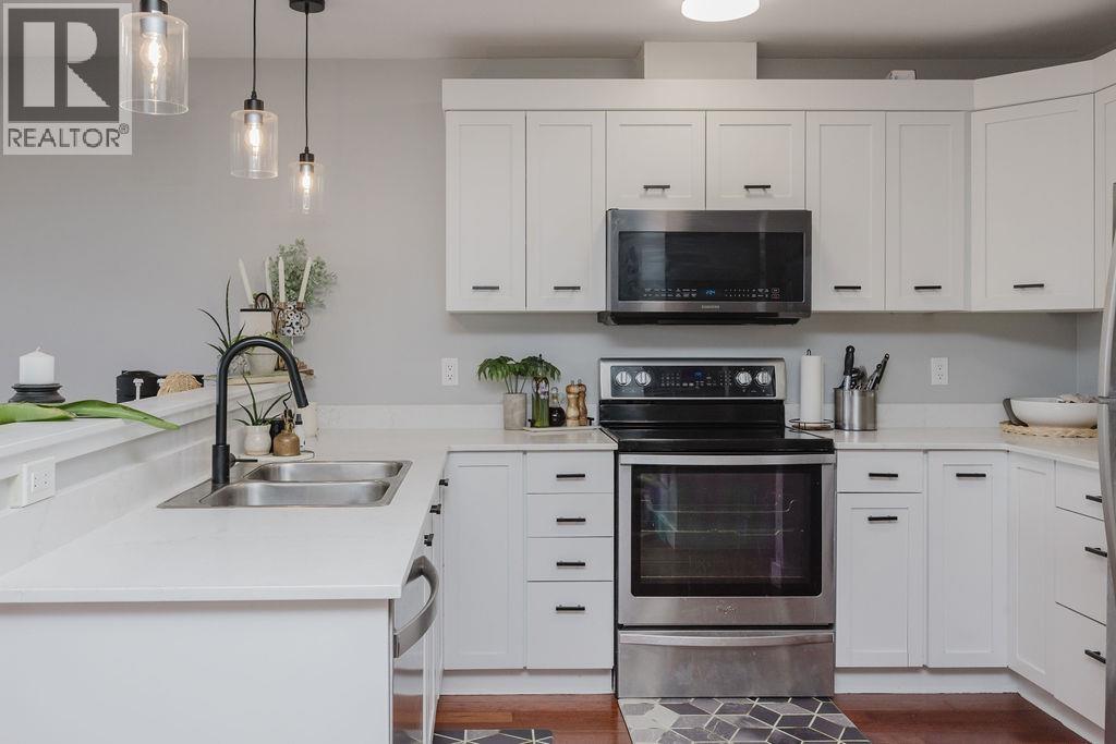 105 414 GOWER POINT ROAD, Gibsons