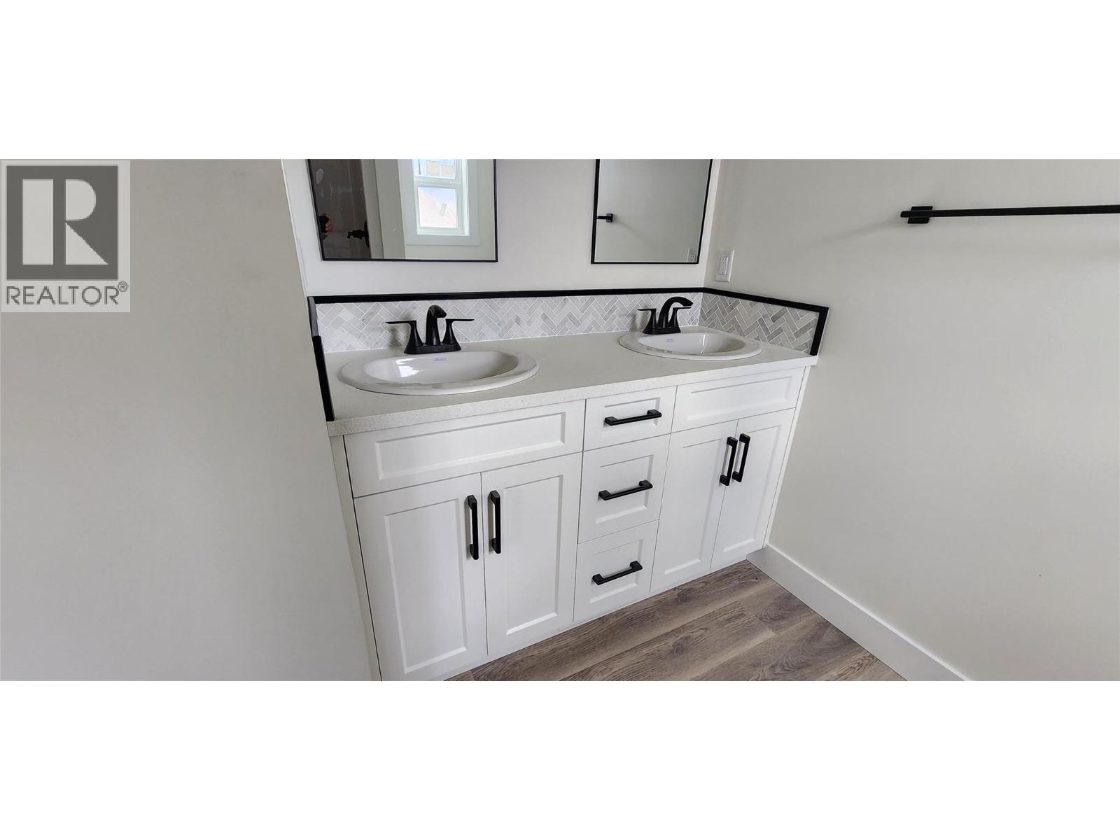 6830 22nd Street, Grand Forks