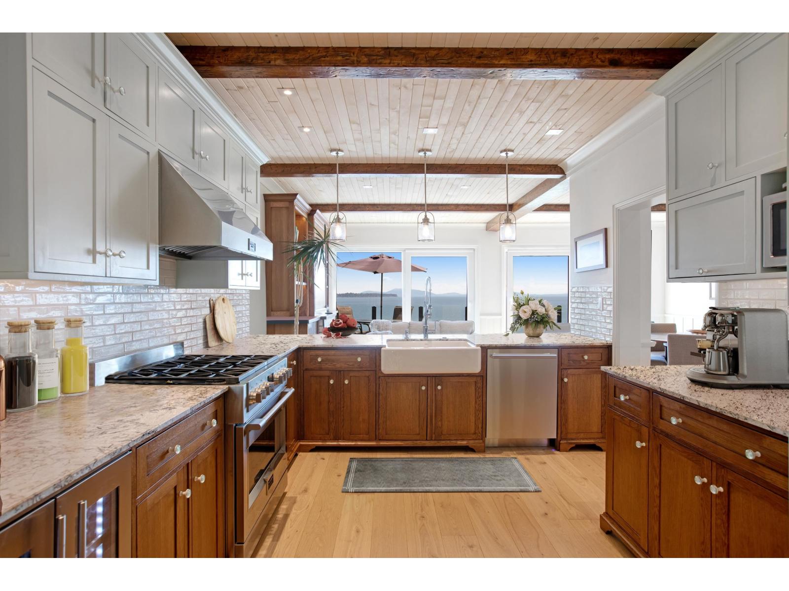 14553 SUNSET DRIVE, White Rock