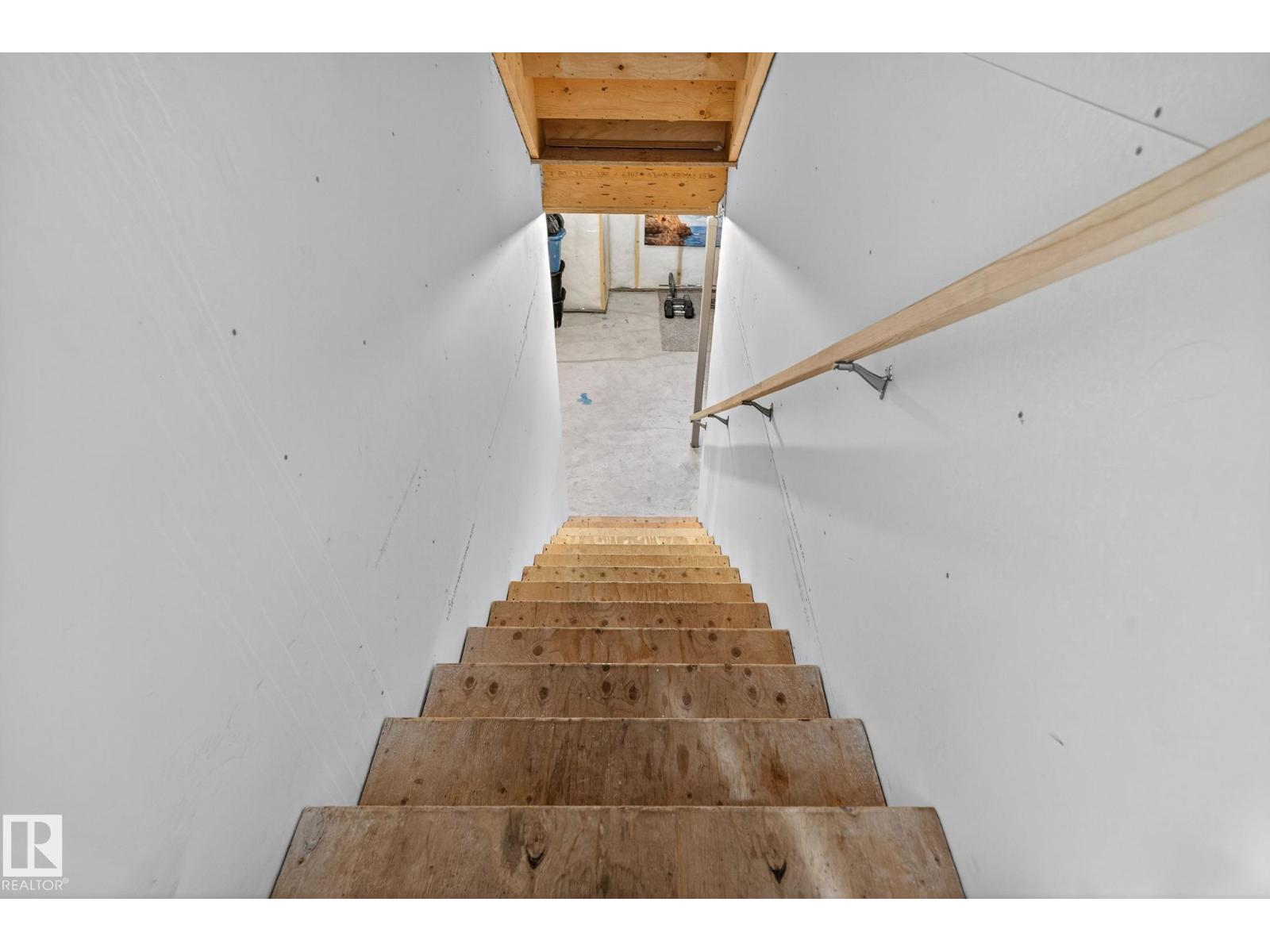 
          2171 51 Street SW
            <br/>
            <span>Edmonton</span>
            , 
            <span>AB</span>
             <span>T6X2W1</span>
         - Photo 34