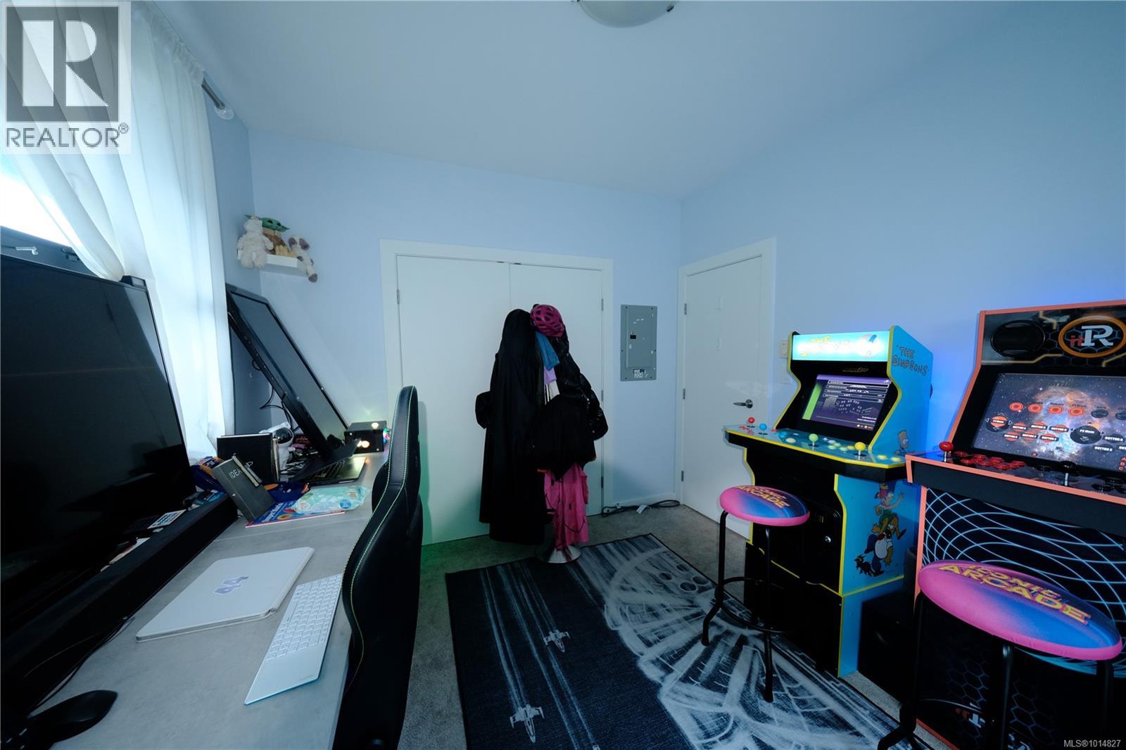 204 591 Pfeiffer Cres, Tofino