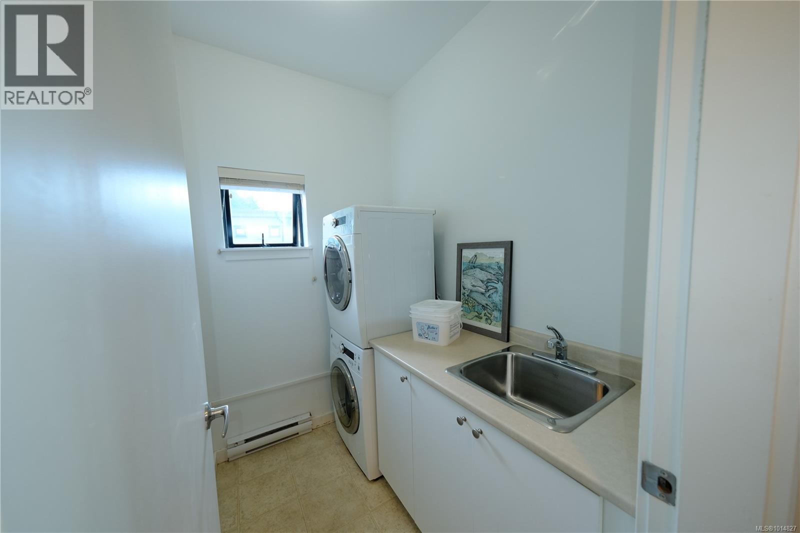 204 591 Pfeiffer Cres, Tofino