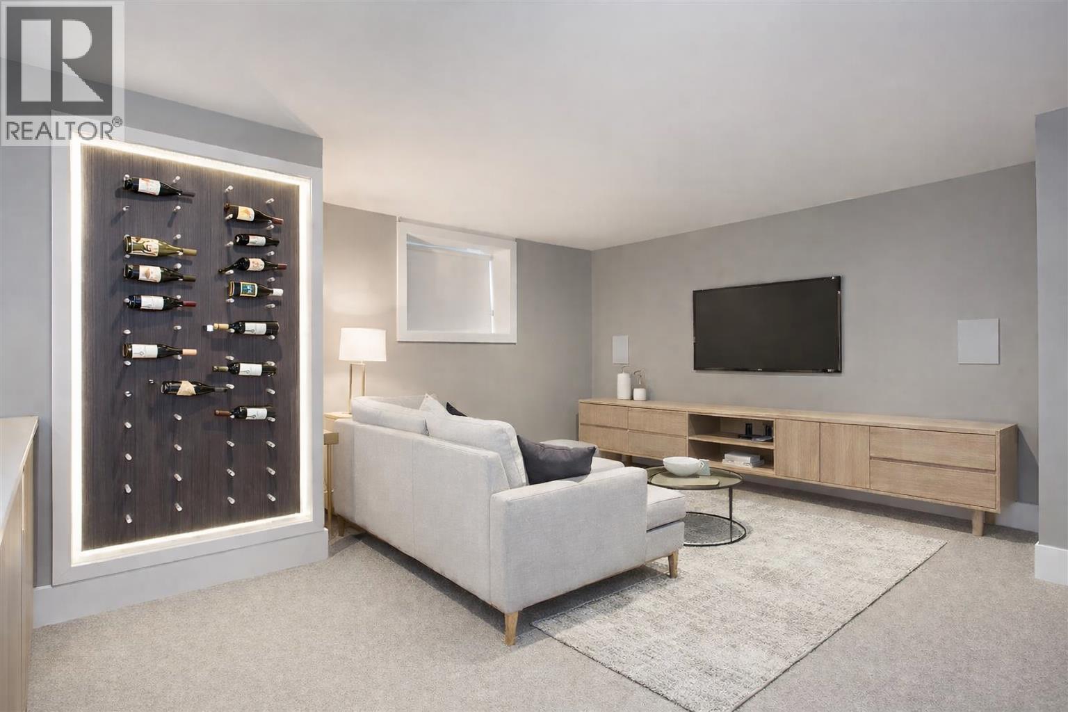 356 W 28TH STREET, North Vancouver