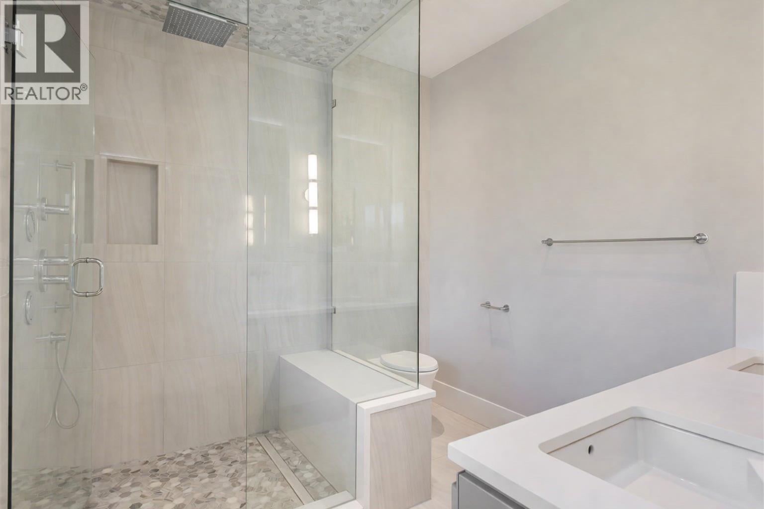 356 W 28TH STREET, North Vancouver