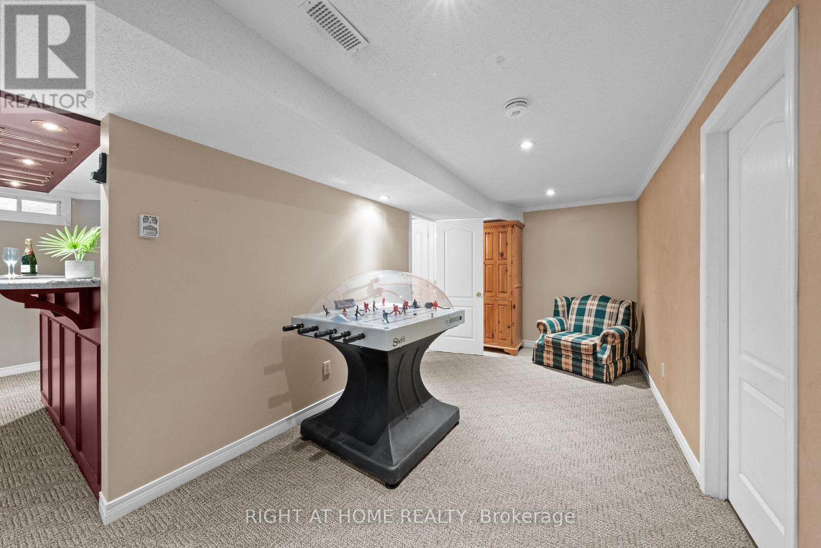 21 SLADE CRESCENT, Ottawa, Ontario