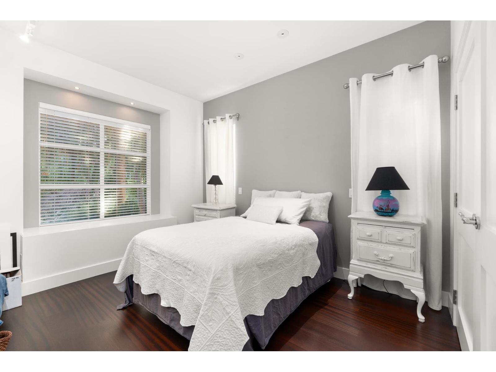 15461 18TH AVENUE, Surrey