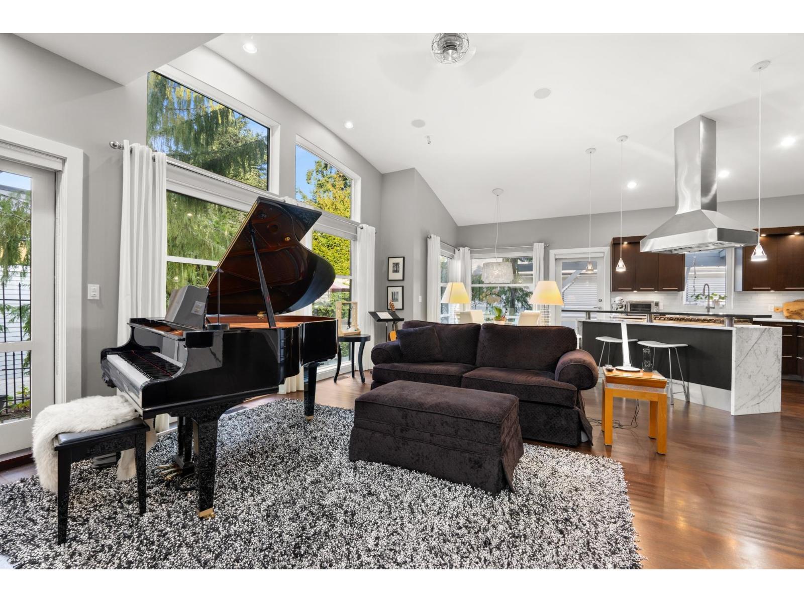 15461 18TH AVENUE, Surrey