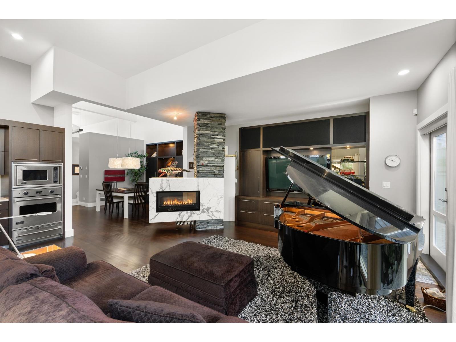 15461 18TH AVENUE, Surrey