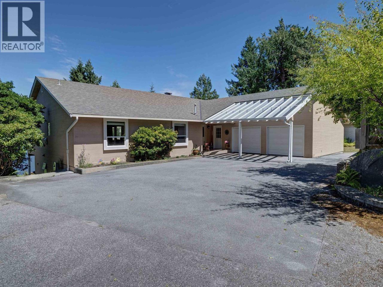 6448 N GALE AVENUE, Sechelt