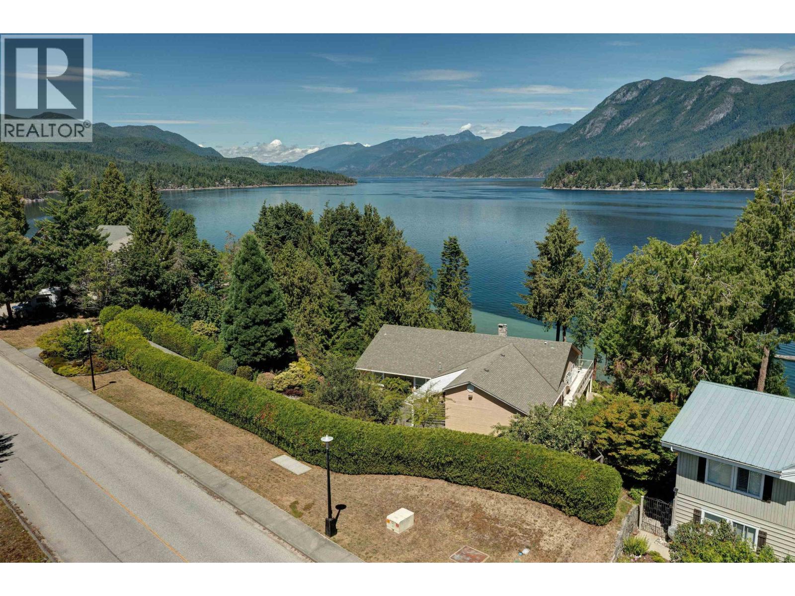 6448 N GALE AVENUE, Sechelt