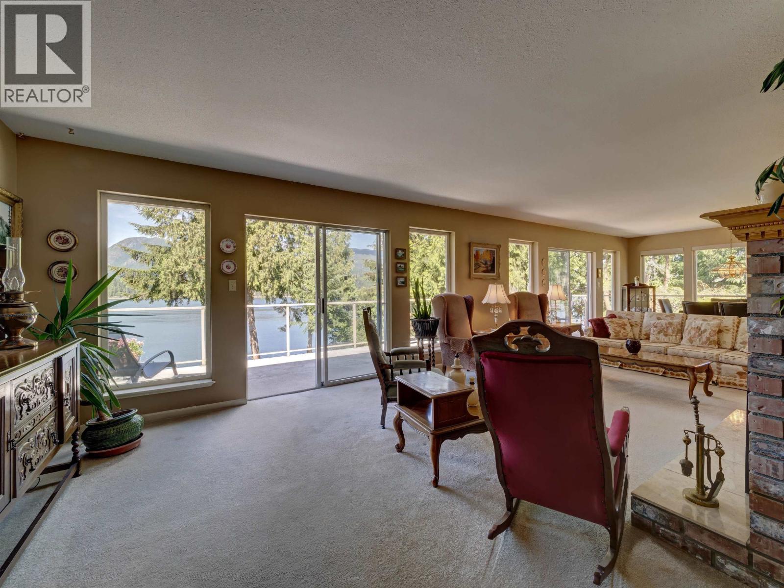 6448 N GALE AVENUE, Sechelt