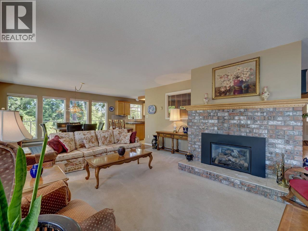 6448 N GALE AVENUE, Sechelt