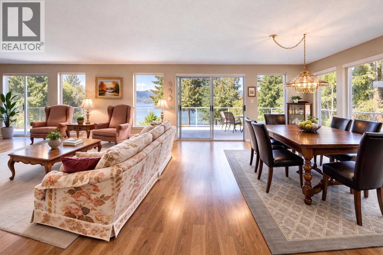 6448 N GALE AVENUE, Sechelt