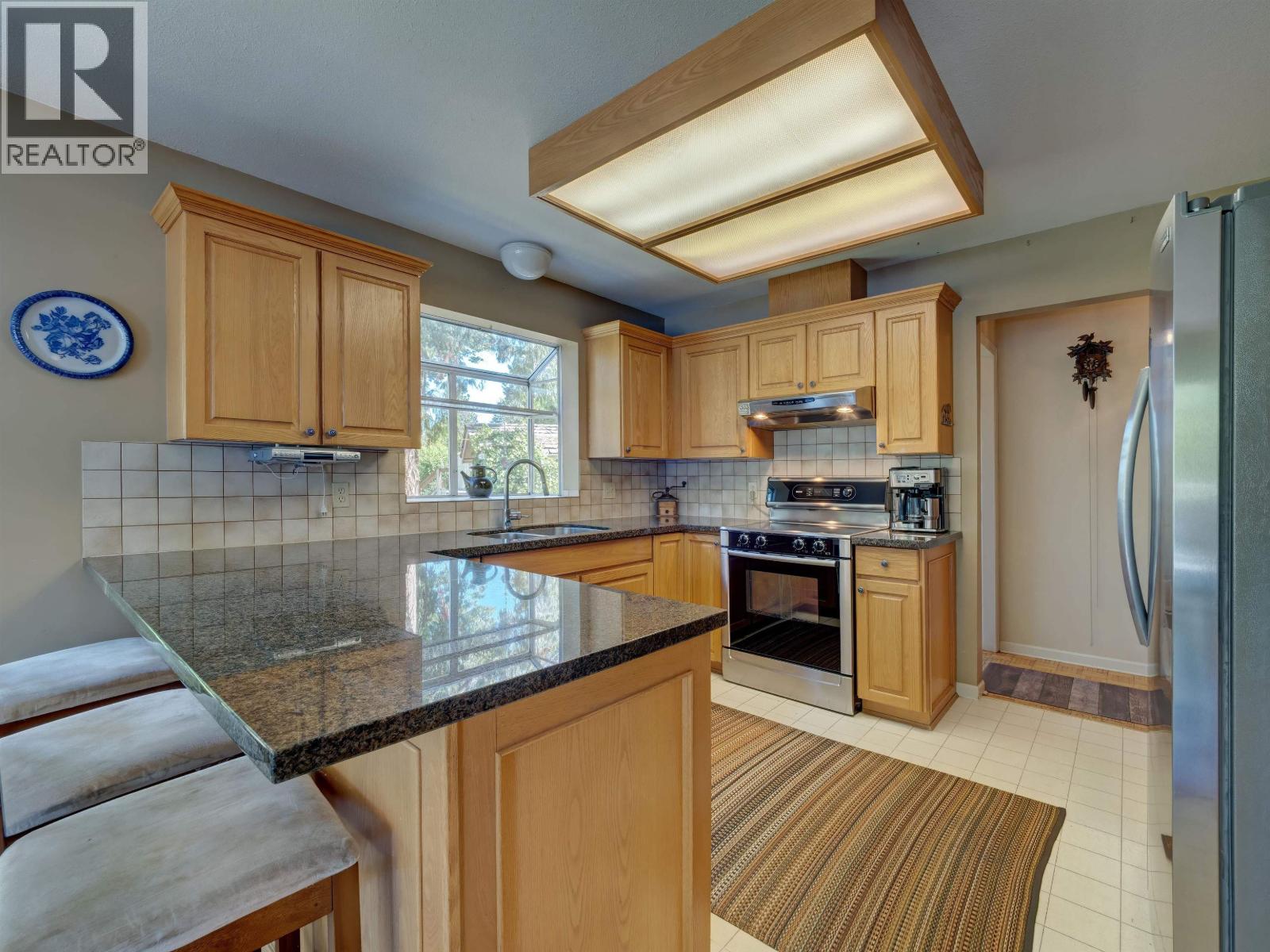 6448 N GALE AVENUE, Sechelt