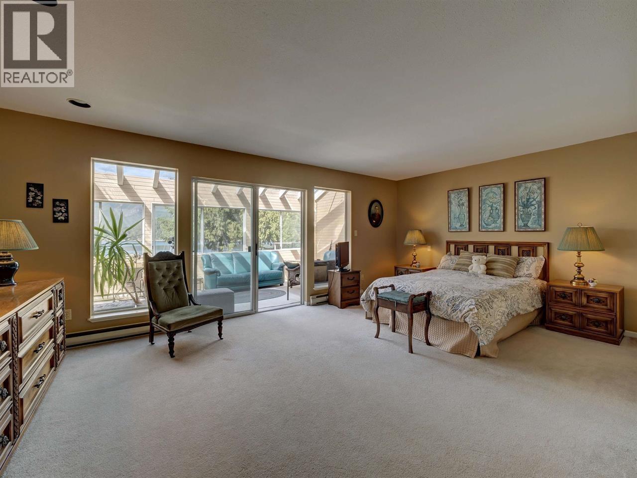 6448 N GALE AVENUE, Sechelt