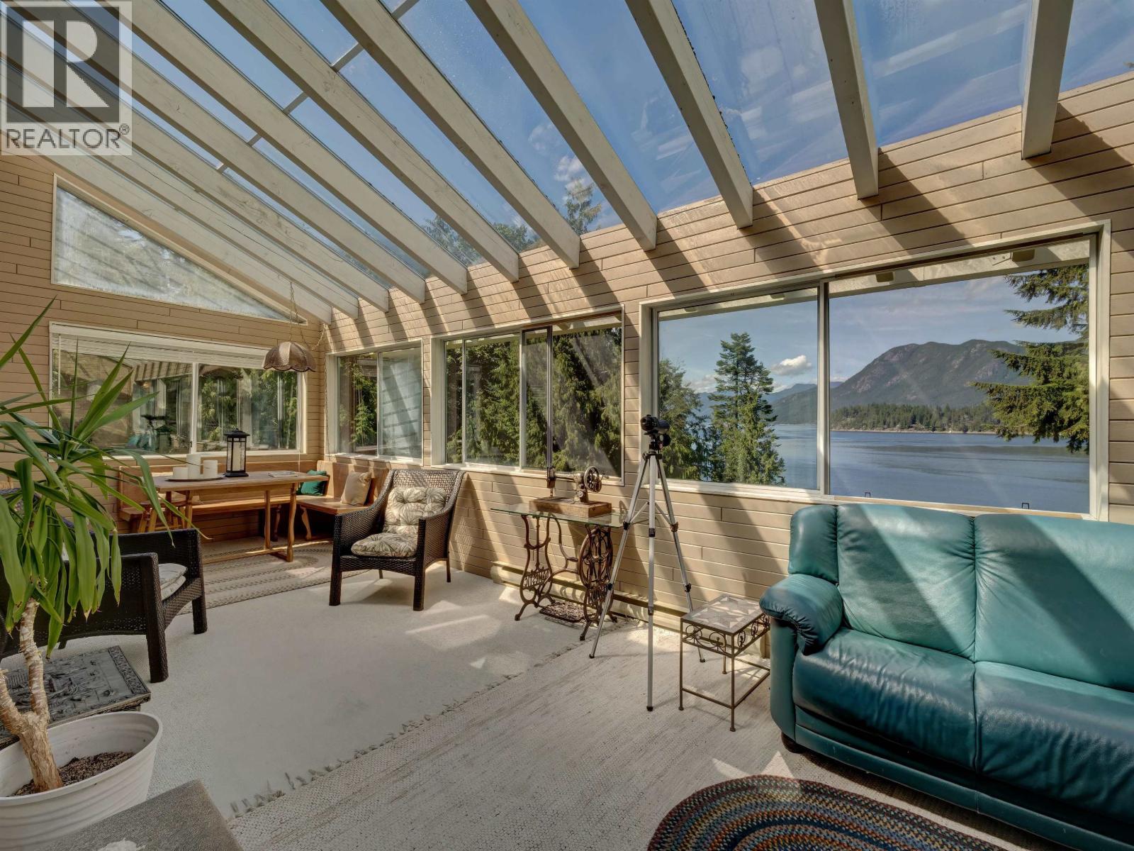 6448 N GALE AVENUE, Sechelt