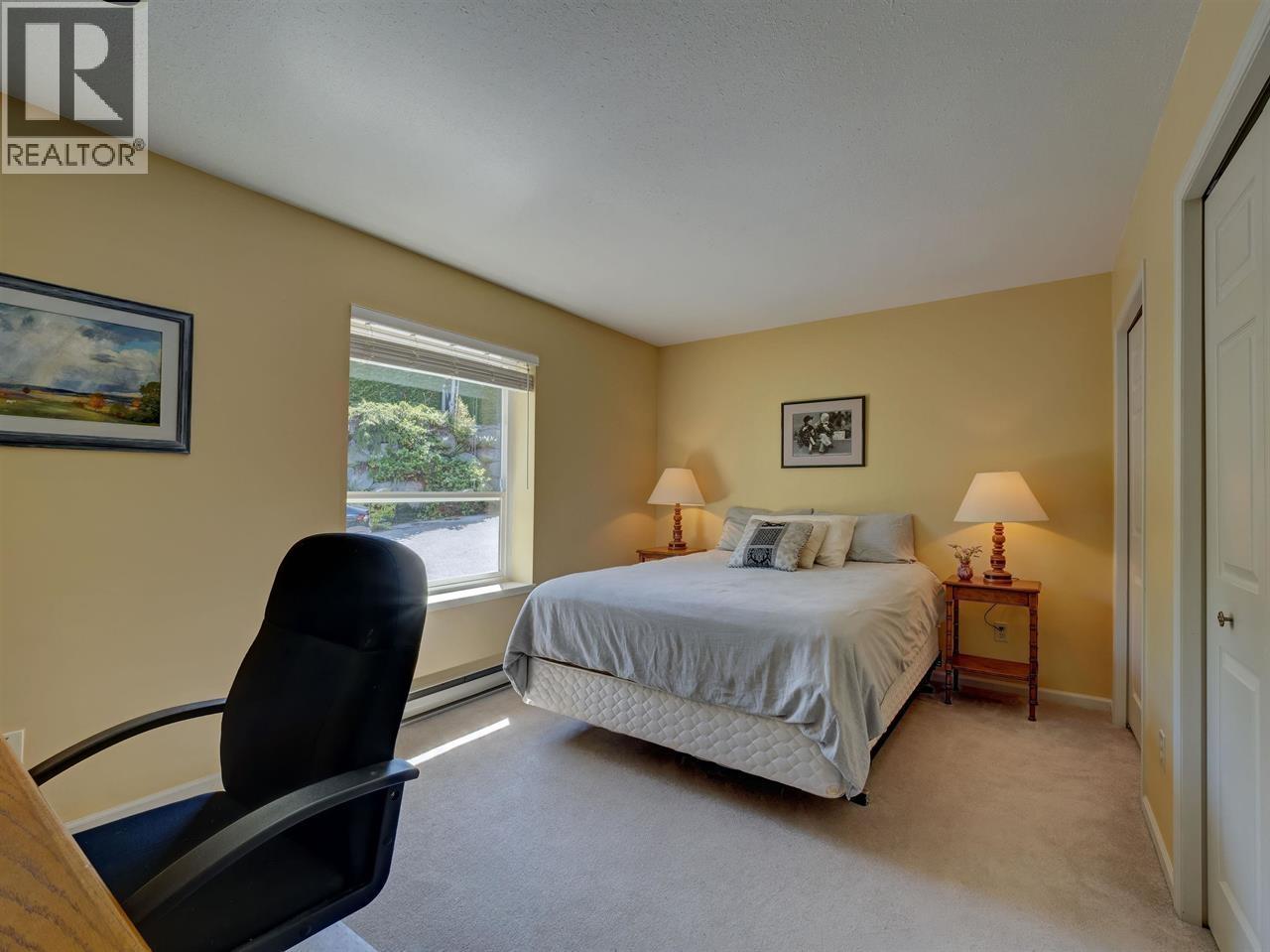 6448 N GALE AVENUE, Sechelt