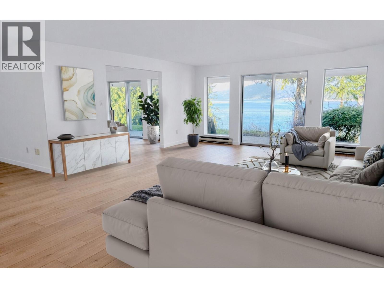 6448 N GALE AVENUE, Sechelt