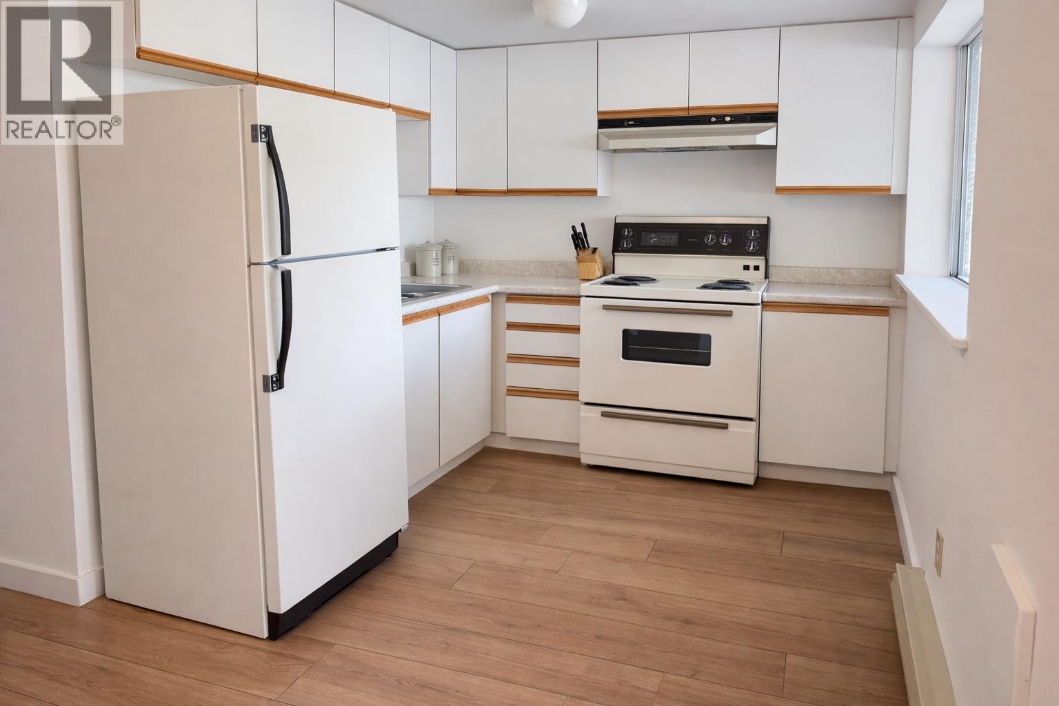 6448 N GALE AVENUE, Sechelt