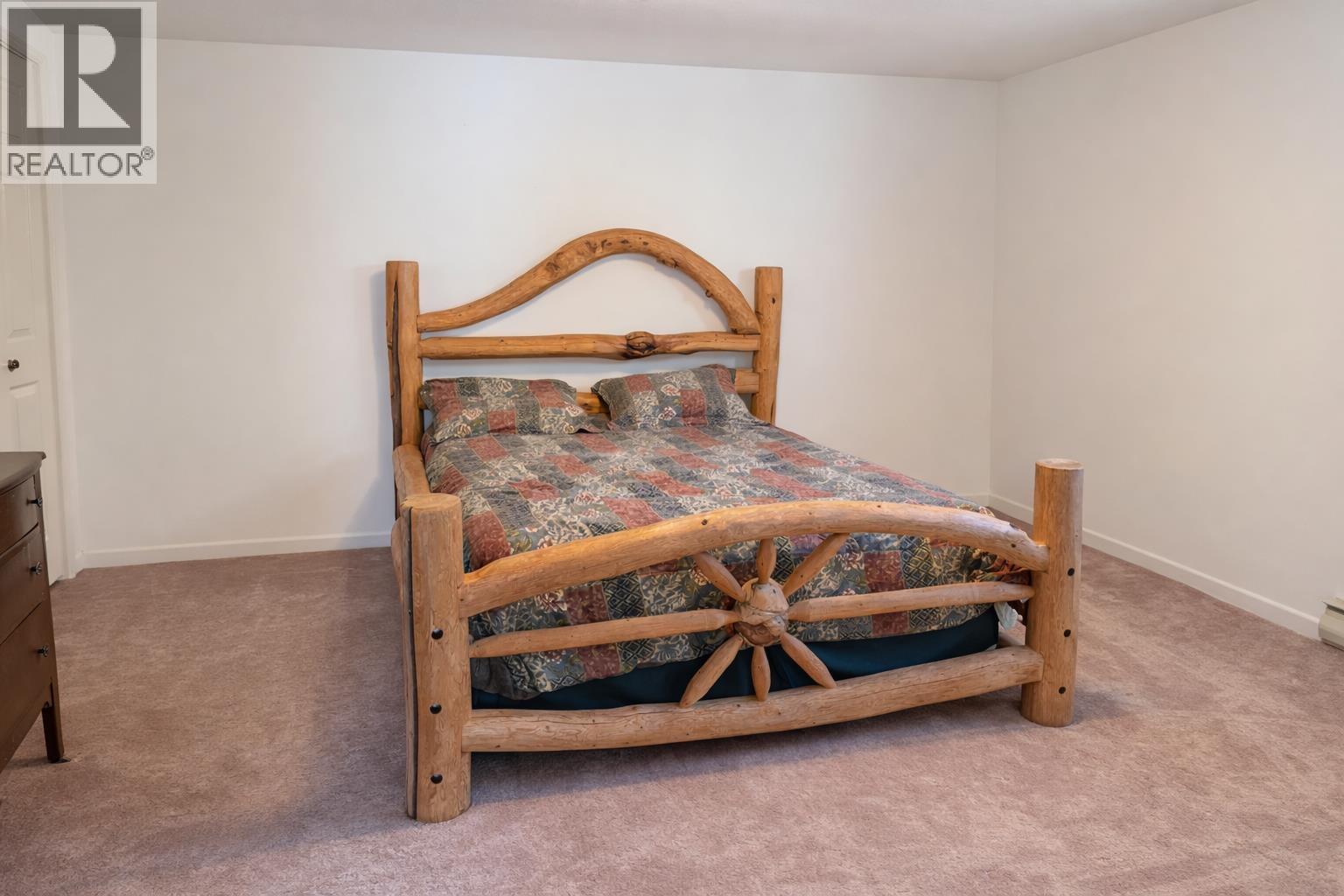 6448 N GALE AVENUE, Sechelt