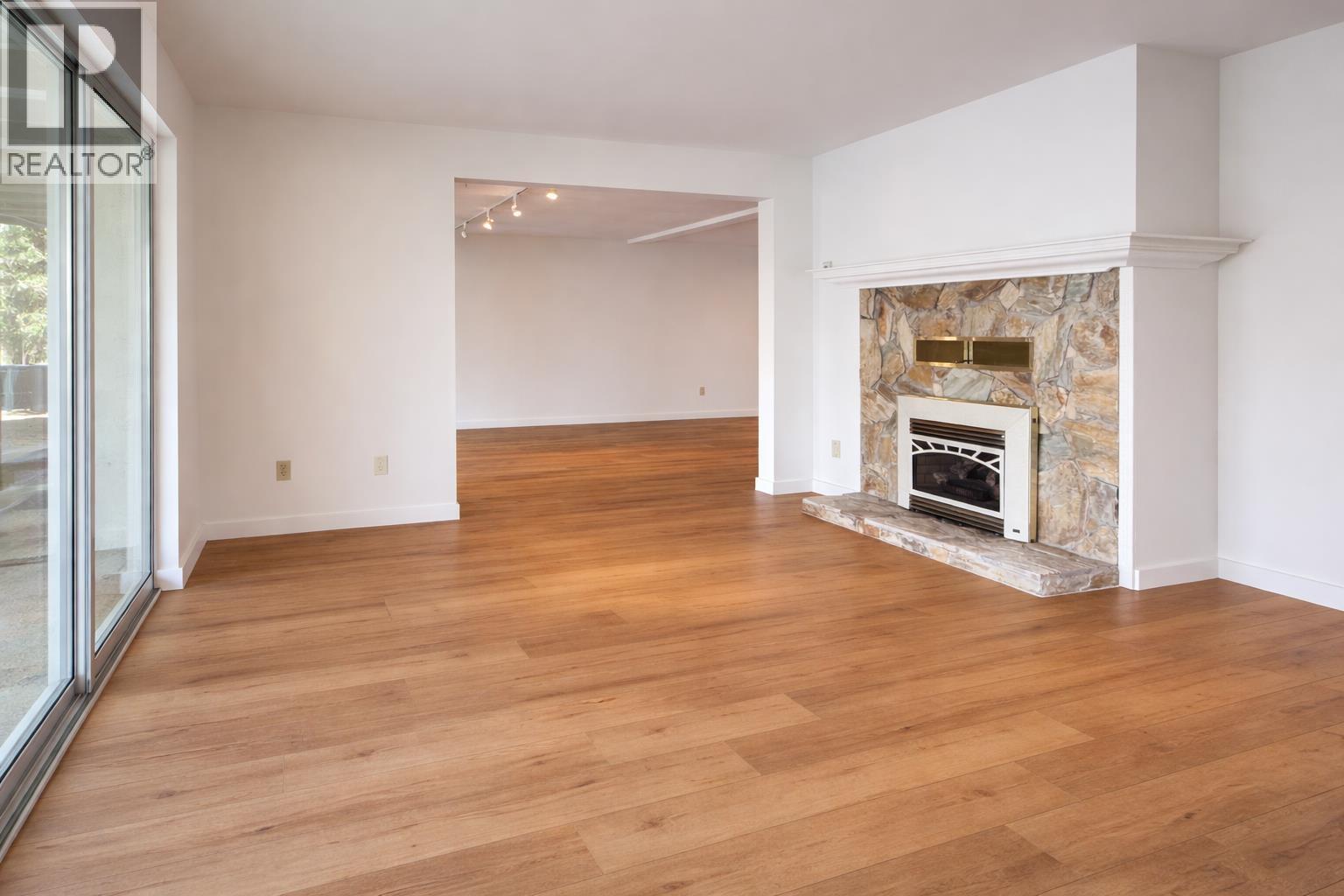 6448 N GALE AVENUE, Sechelt