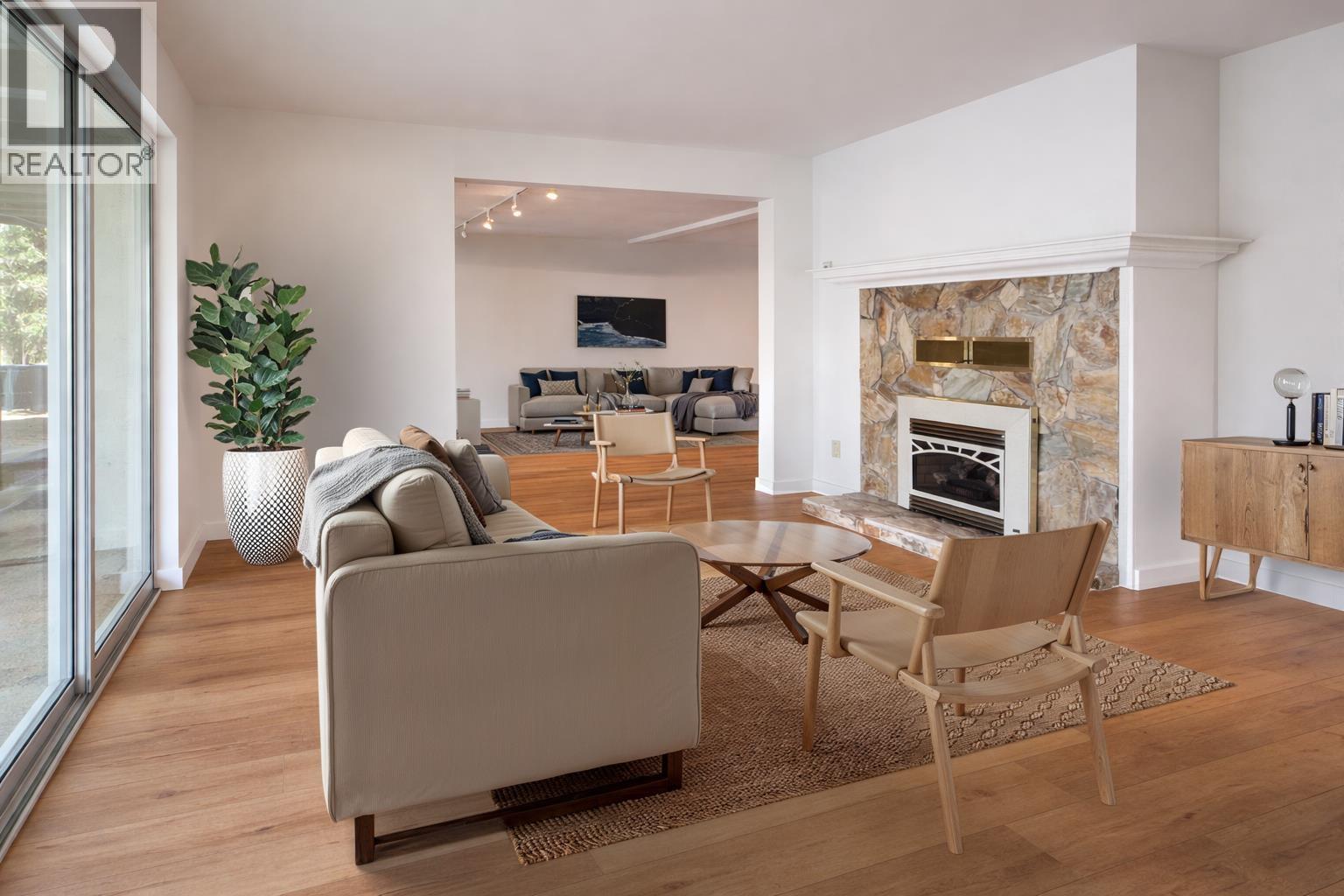 6448 N GALE AVENUE, Sechelt