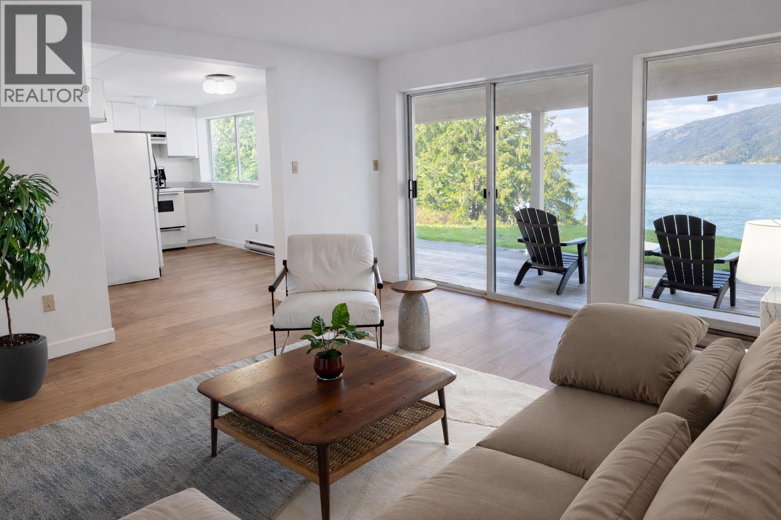 6448 N GALE AVENUE, Sechelt