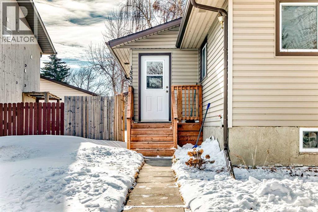 1837 Meadowbrook Drive SE - Photo 2 of 48, Airdrie, Alberta