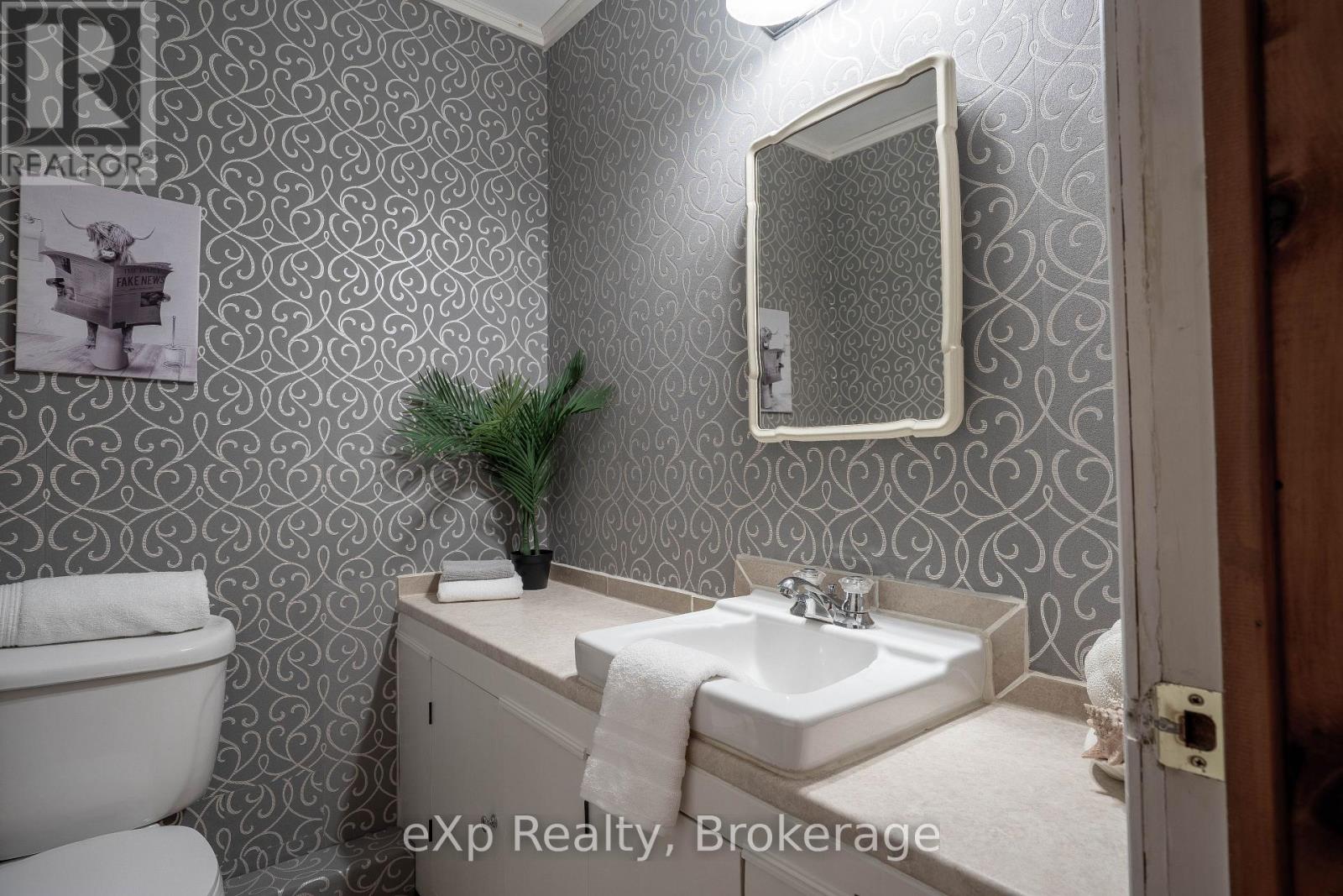 Upper Level 2pc bathroom