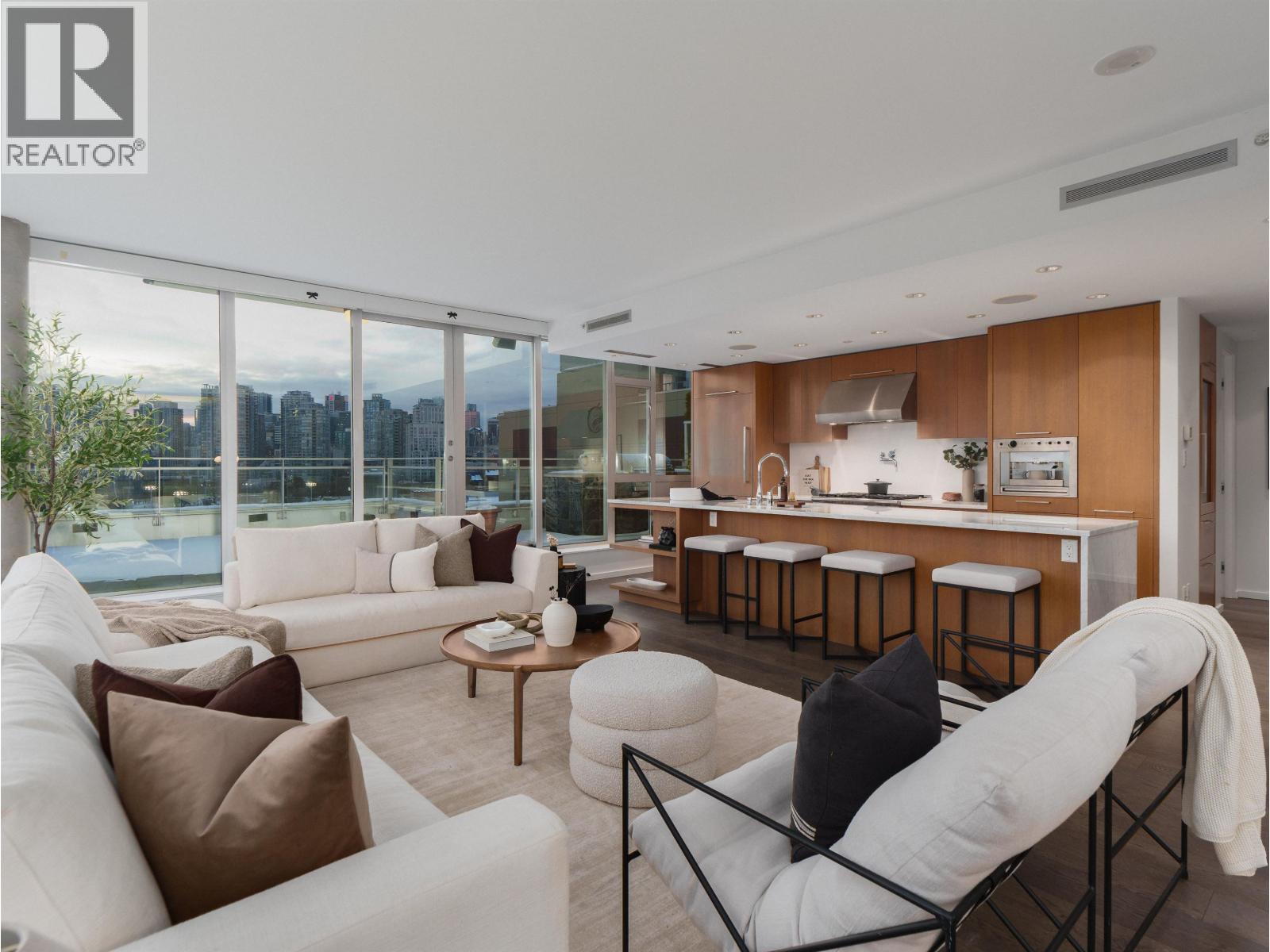 801 221 UNION STREET, Vancouver