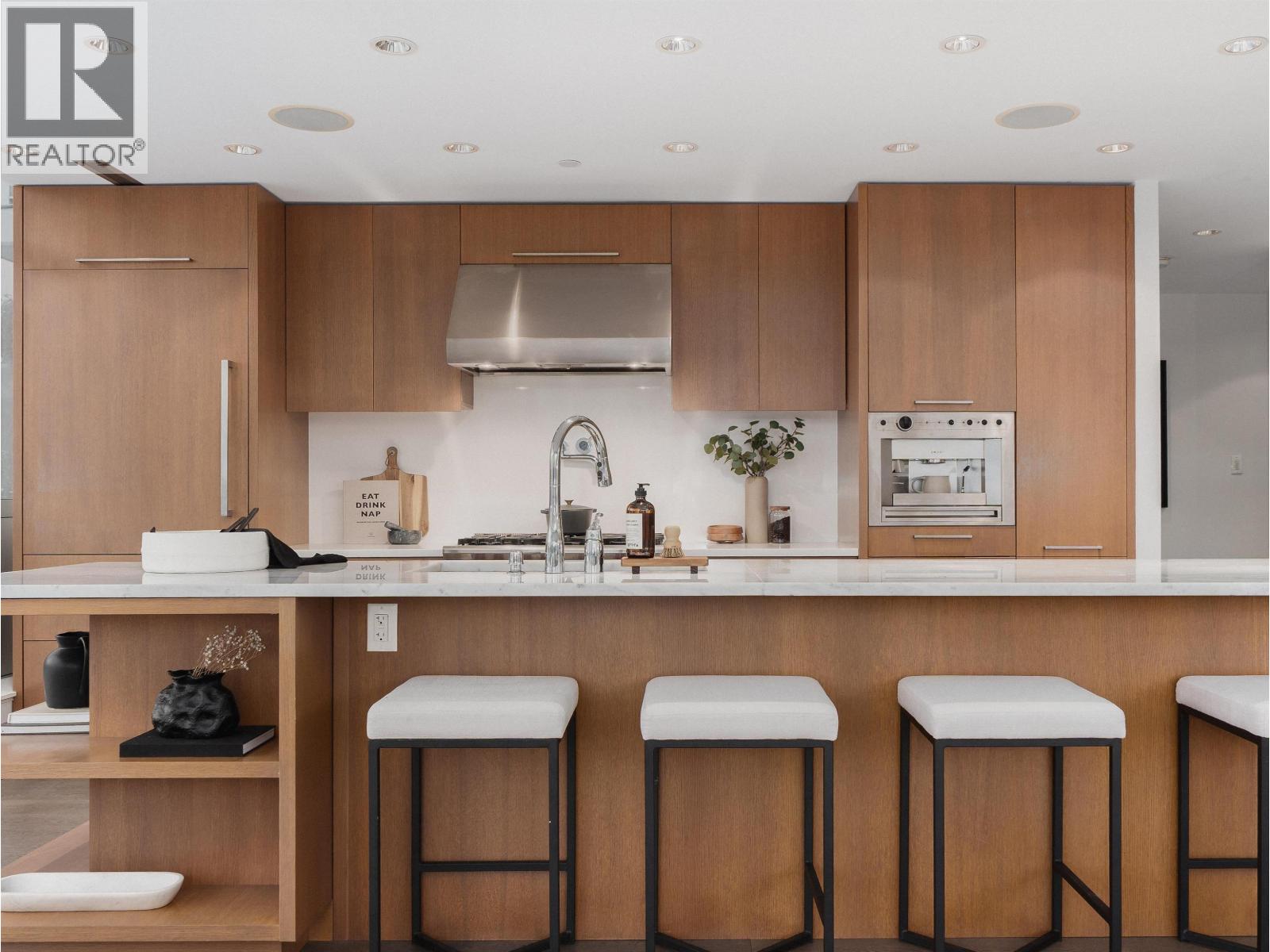 801 221 UNION STREET, Vancouver