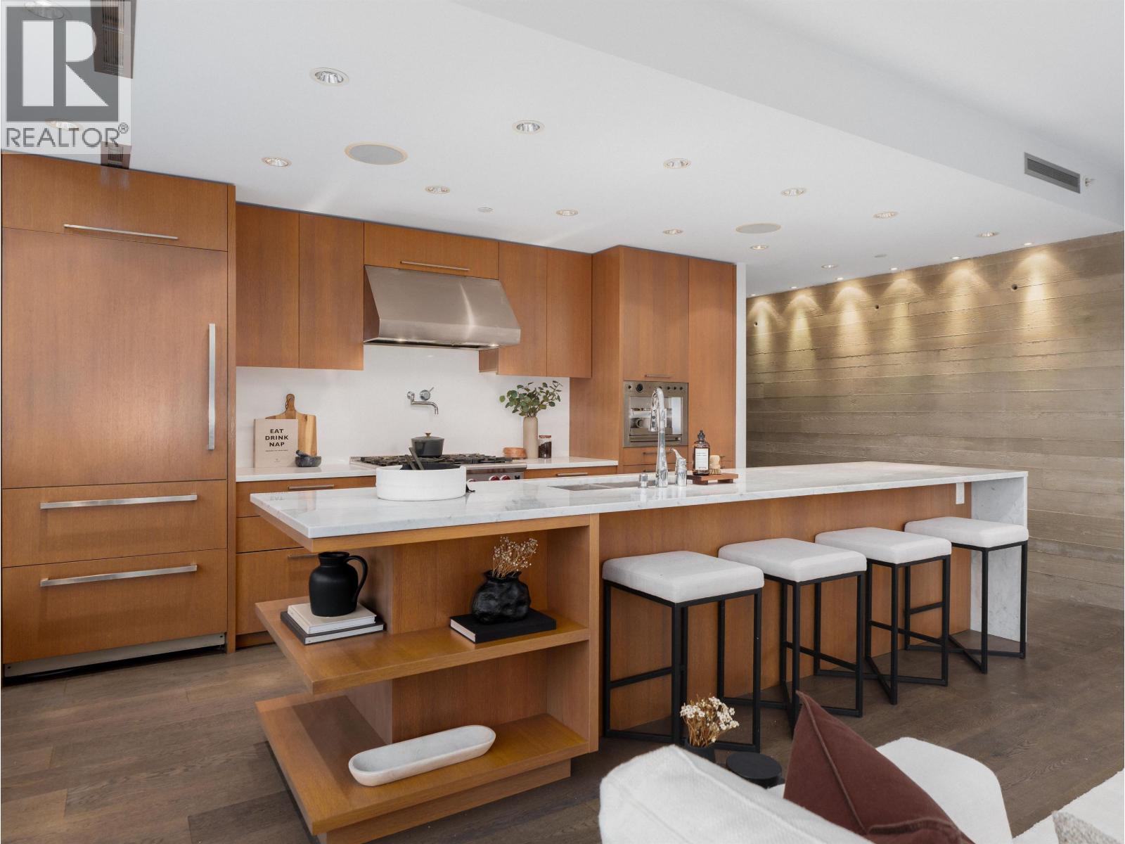 801 221 UNION STREET, Vancouver