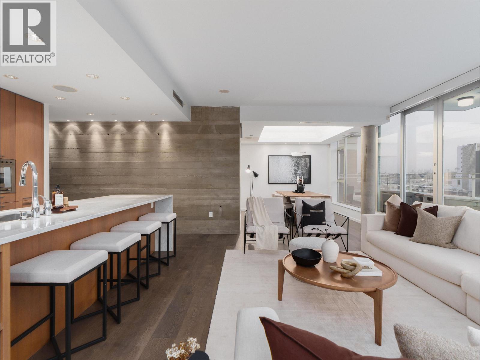 801 221 UNION STREET, Vancouver