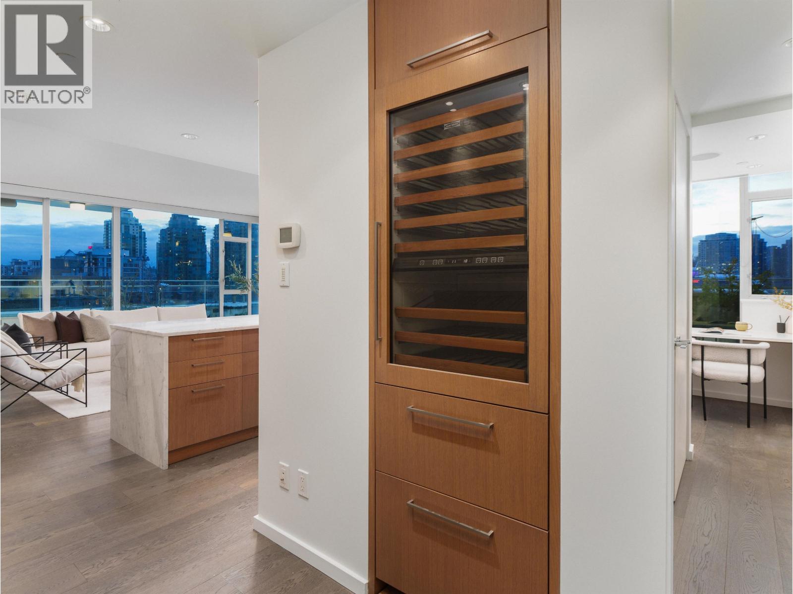 801 221 UNION STREET, Vancouver