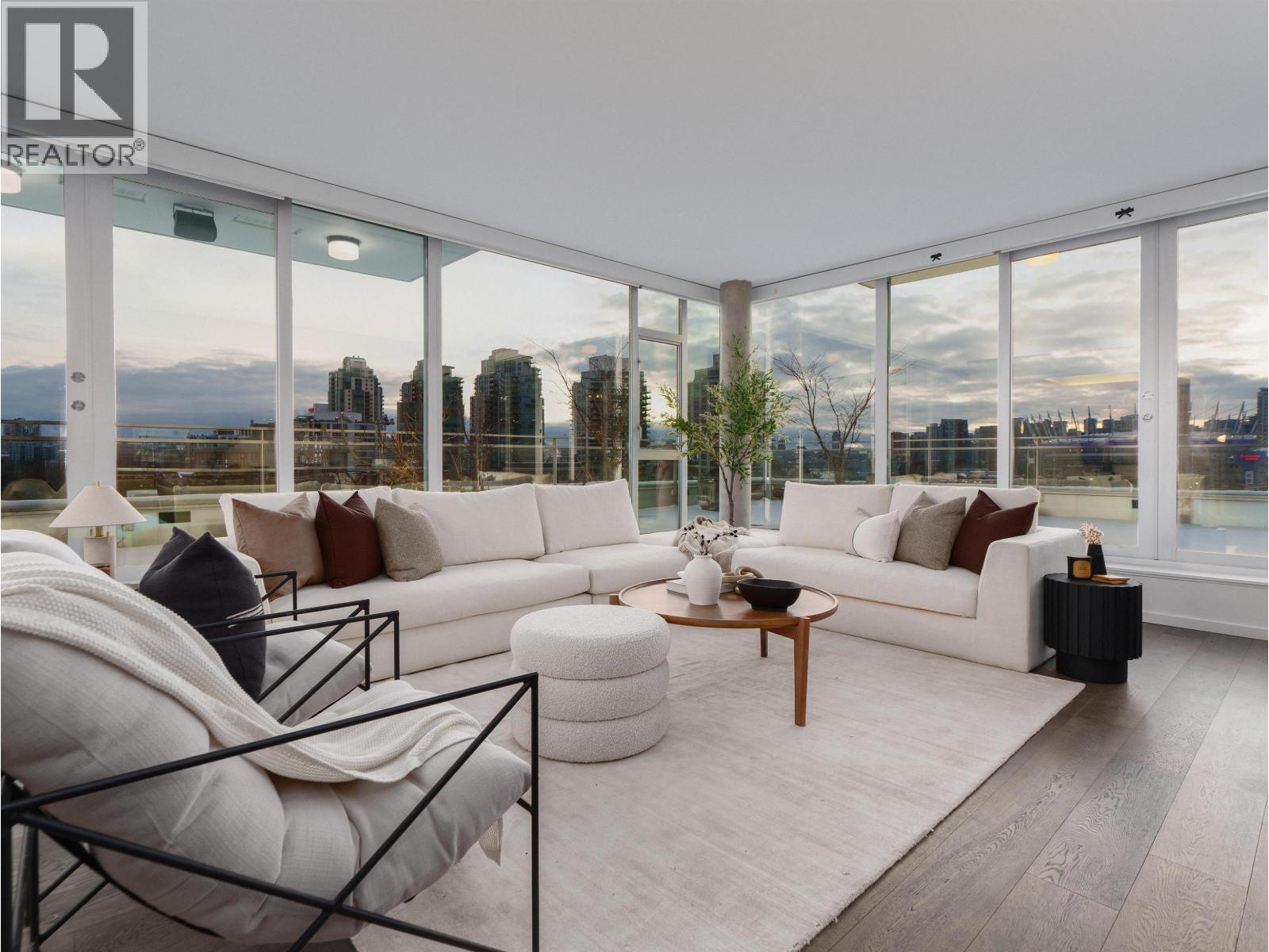 801 221 UNION STREET, Vancouver