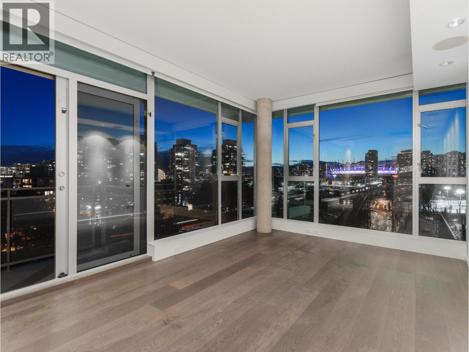 801 221 UNION STREET, Vancouver