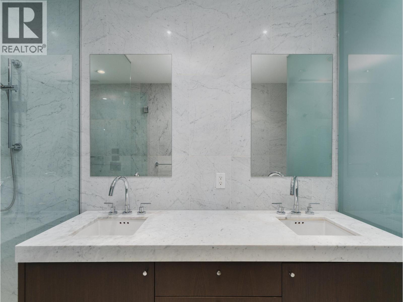 801 221 UNION STREET, Vancouver