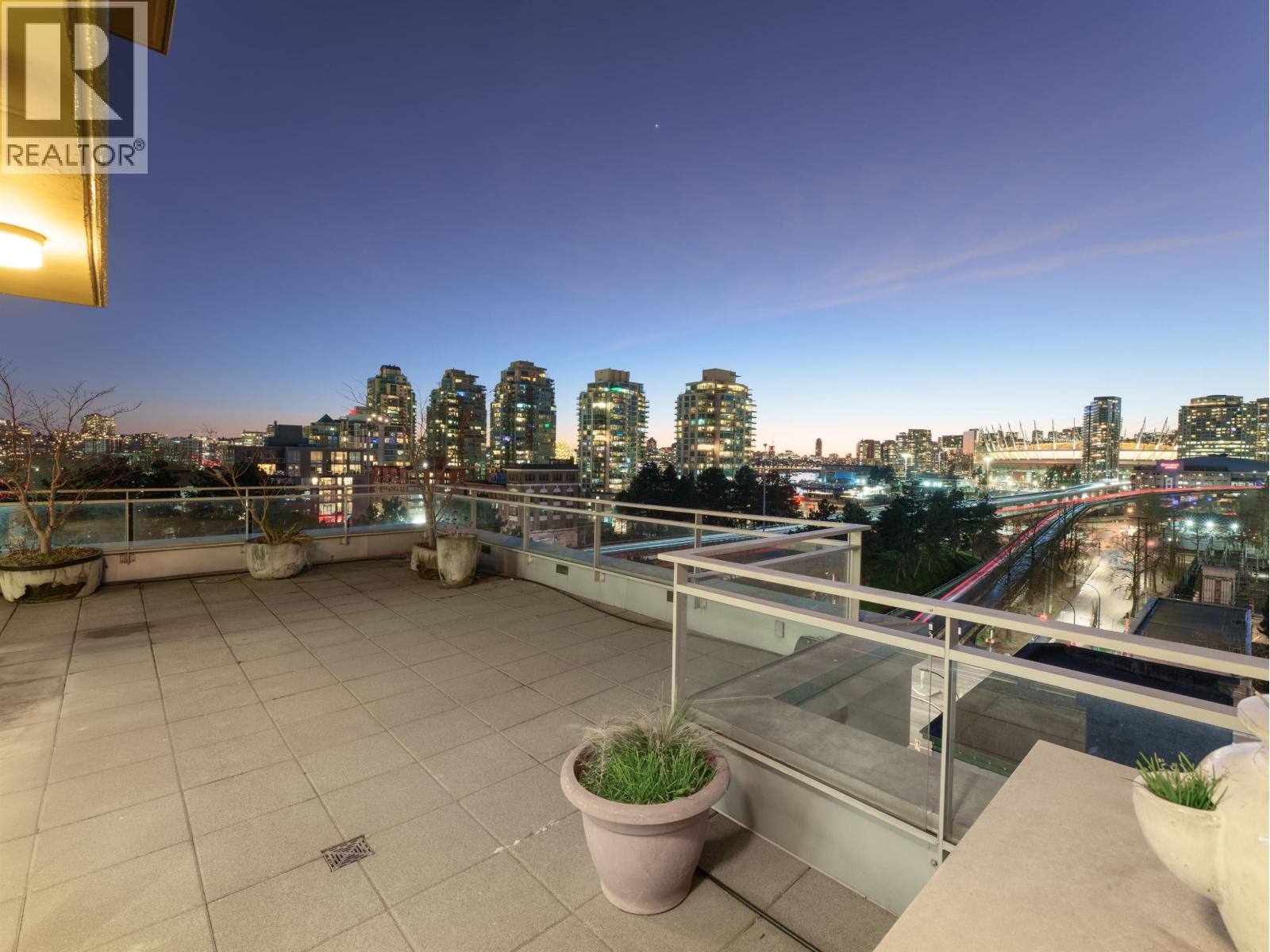801 221 UNION STREET, Vancouver