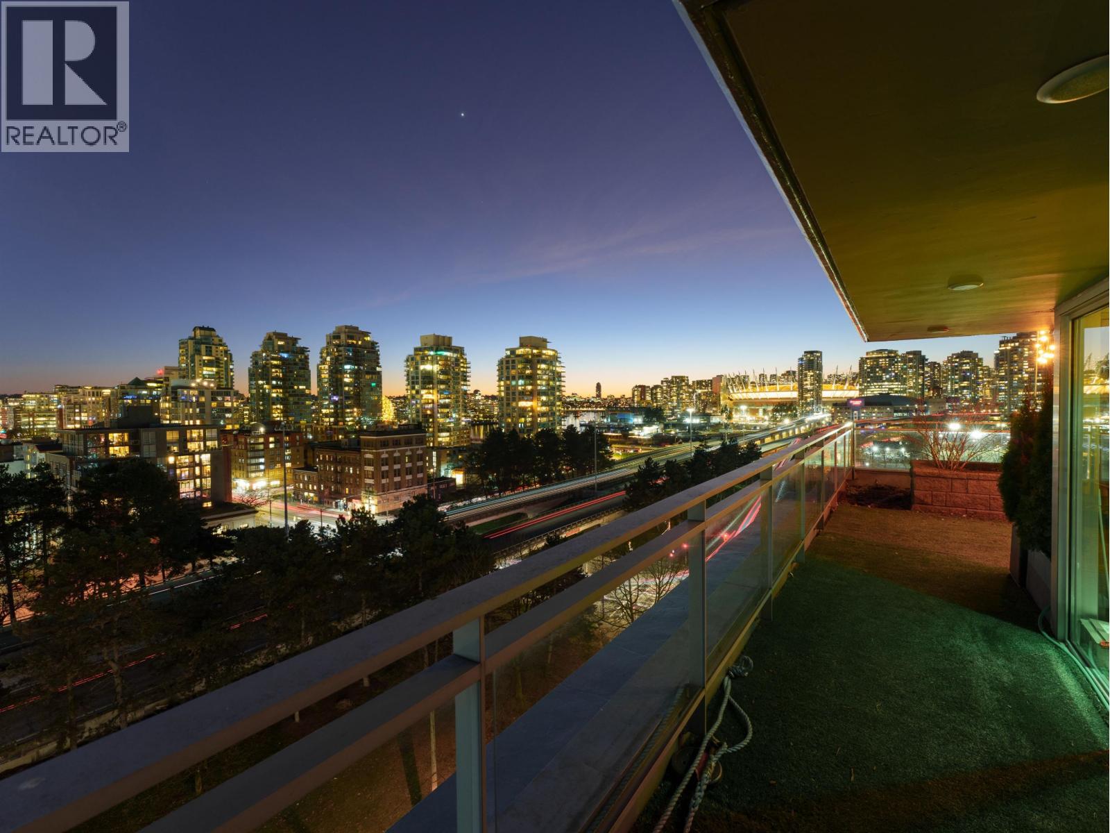 801 221 UNION STREET, Vancouver
