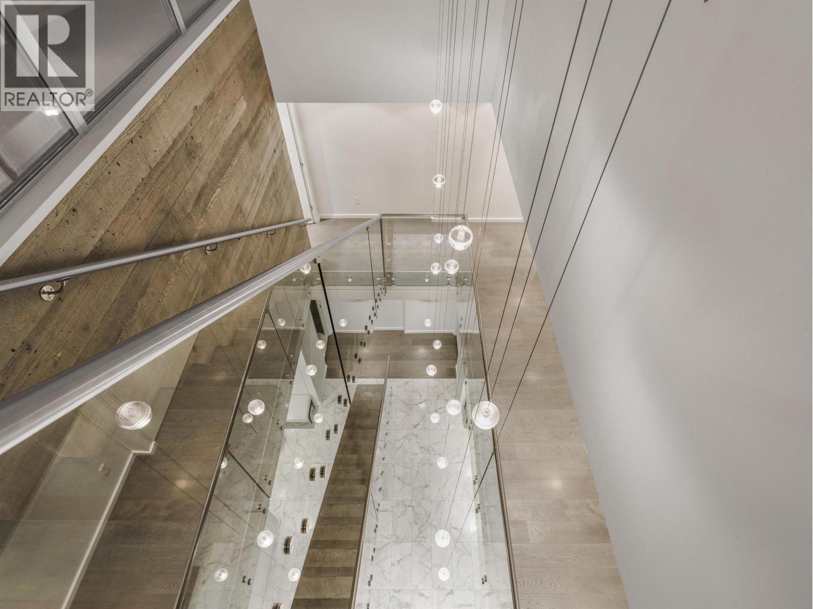 801 221 UNION STREET, Vancouver