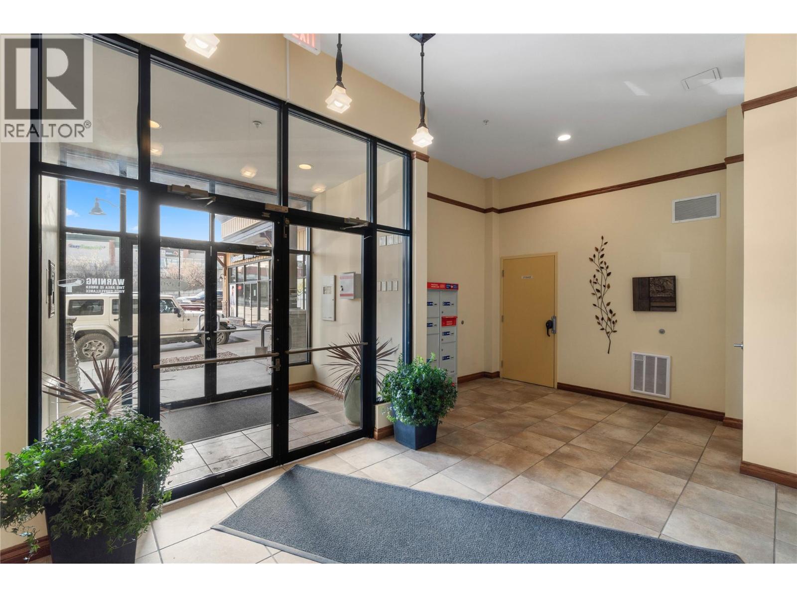 1390 HILLSIDE Drive Unit# 305, Kamloops