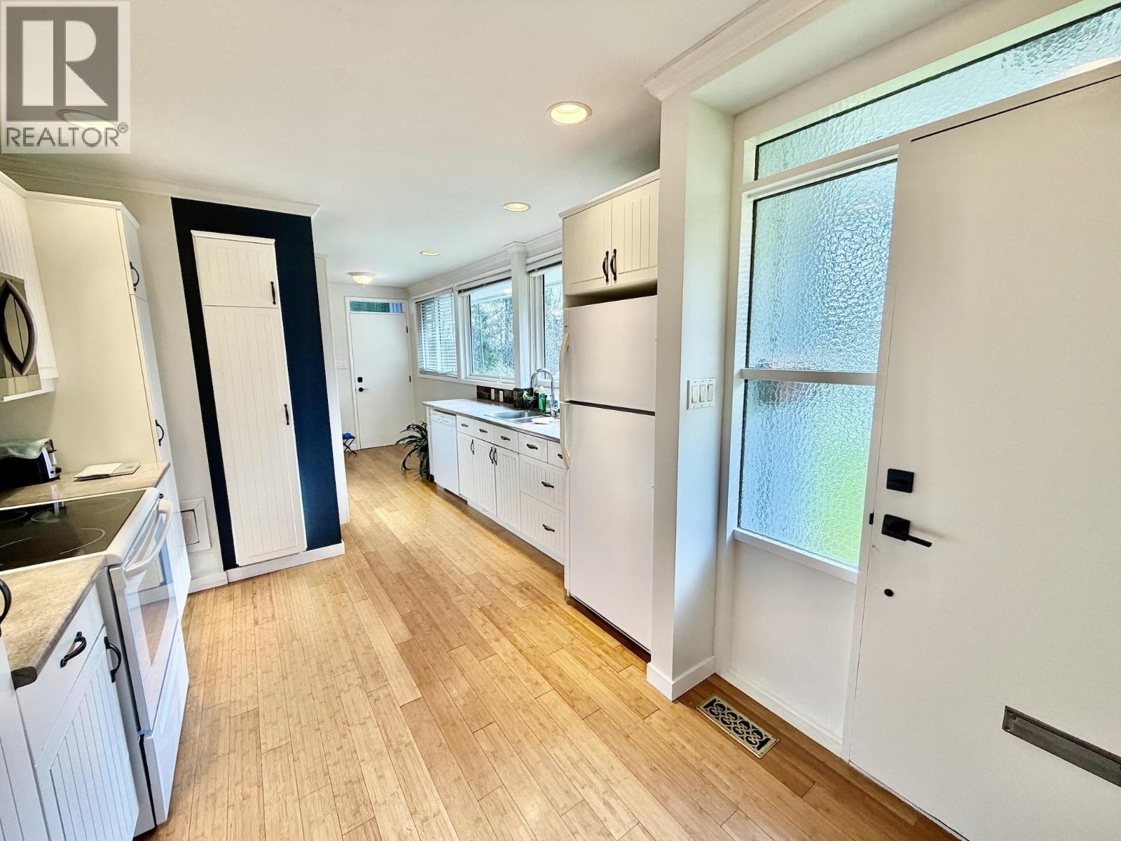 1876 BEAULYNN PLACE, North Vancouver