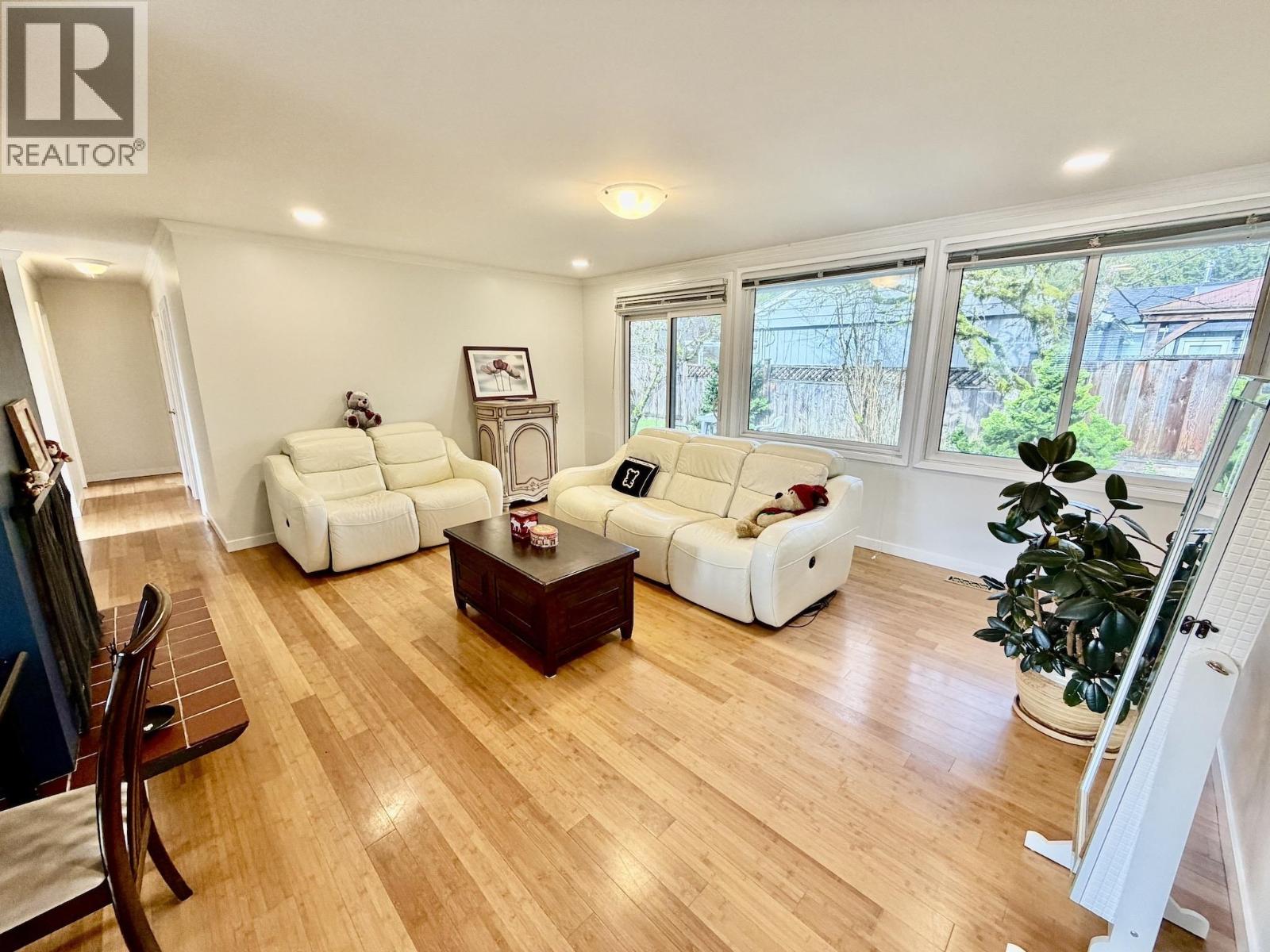 1876 BEAULYNN PLACE, North Vancouver