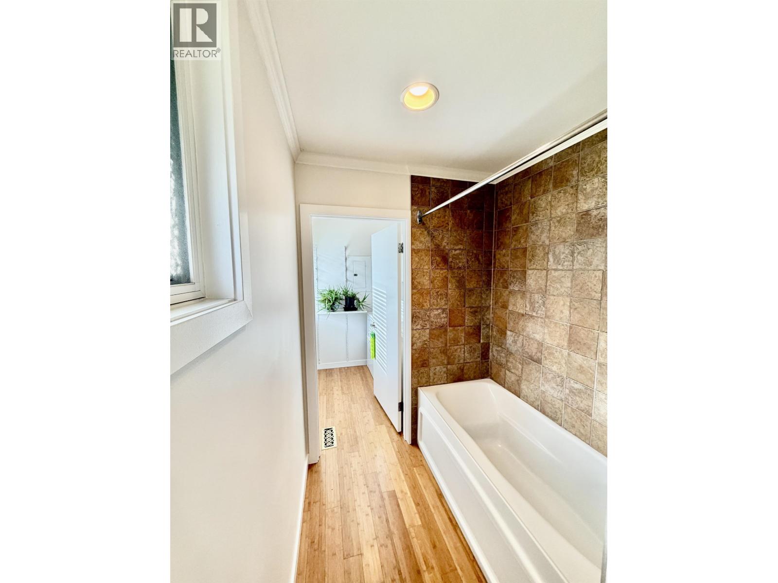 1876 BEAULYNN PLACE, North Vancouver
