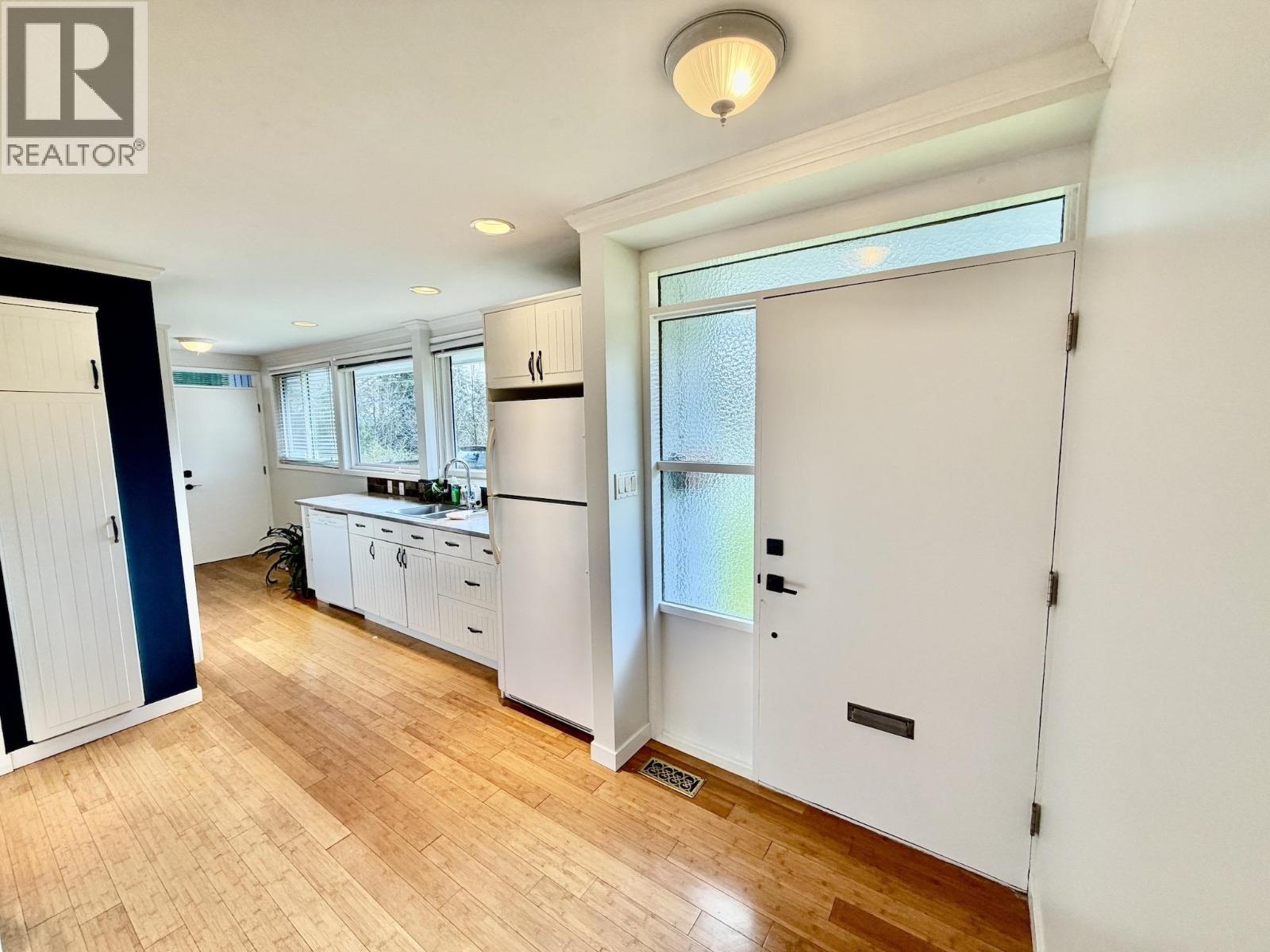1876 BEAULYNN PLACE, North Vancouver