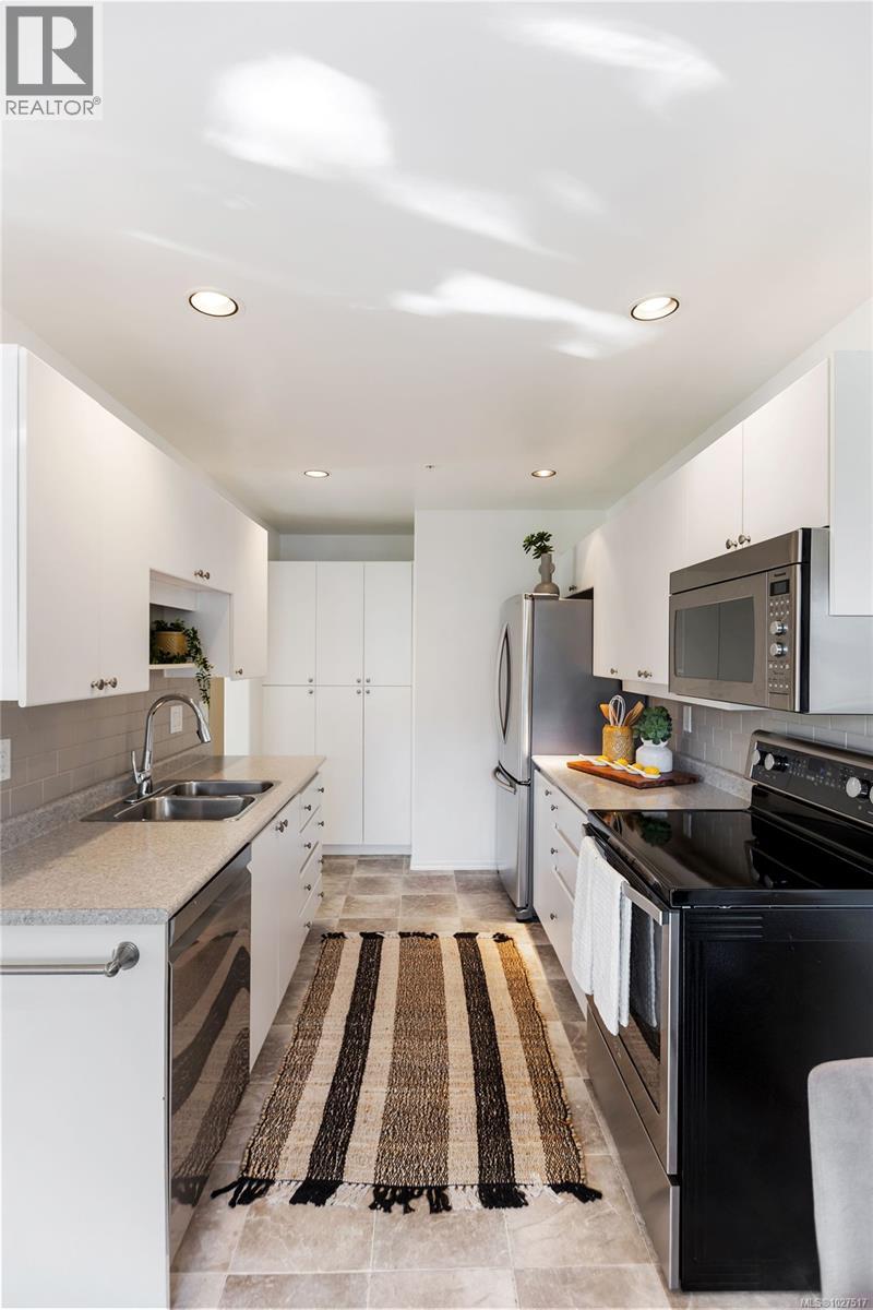 305 1100 Union Road, Saanich