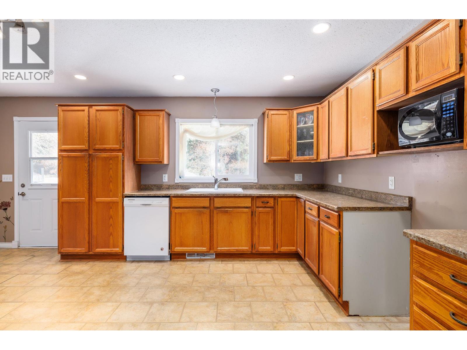975 Neptune Road - 6