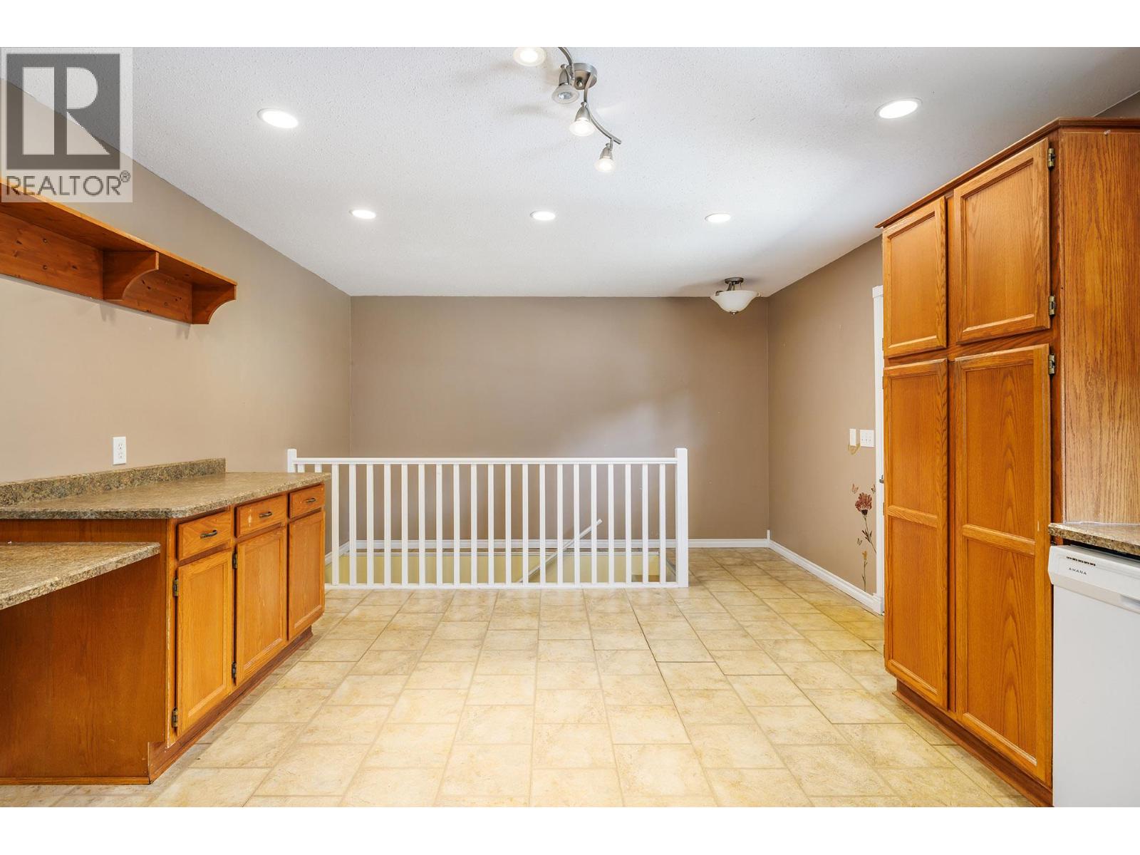 975 Neptune Road - 9